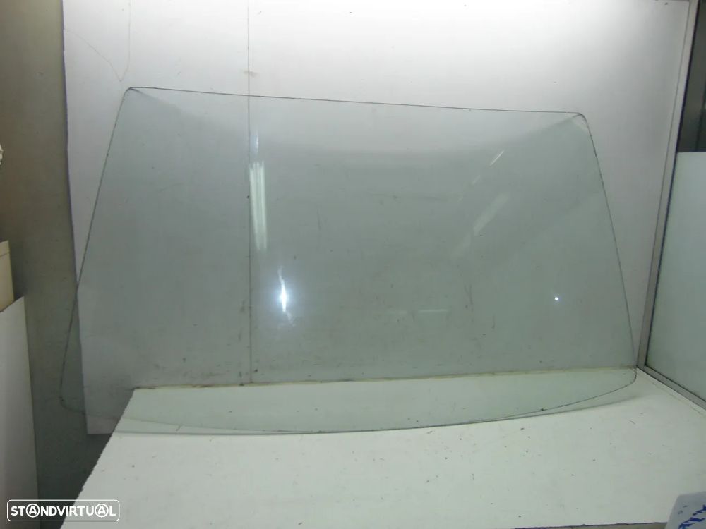 Nissan Ebro Vanette vidro para-brisas - 1