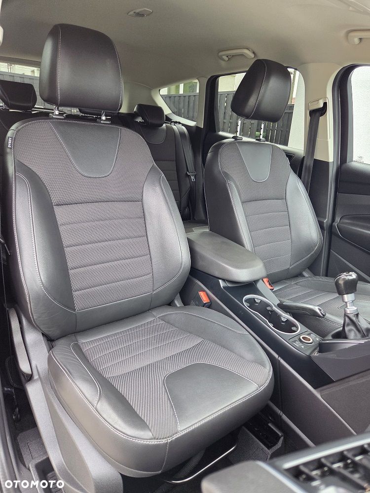 Ford Kuga 2.0 TDCi 2x4 Titanium - 10