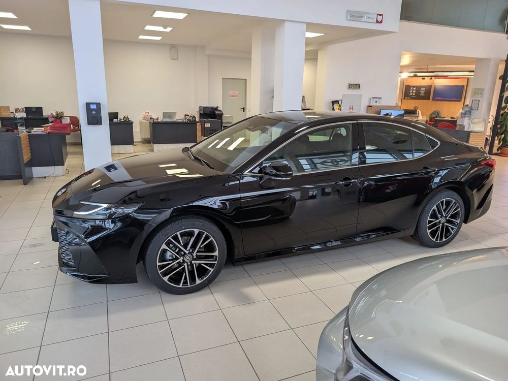 Toyota Camry - 4