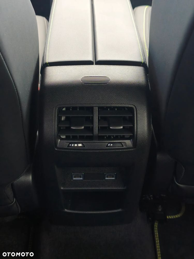 Peugeot 408 1.6 Plug-In Hybrid 225 GT E-DCS7 - 29