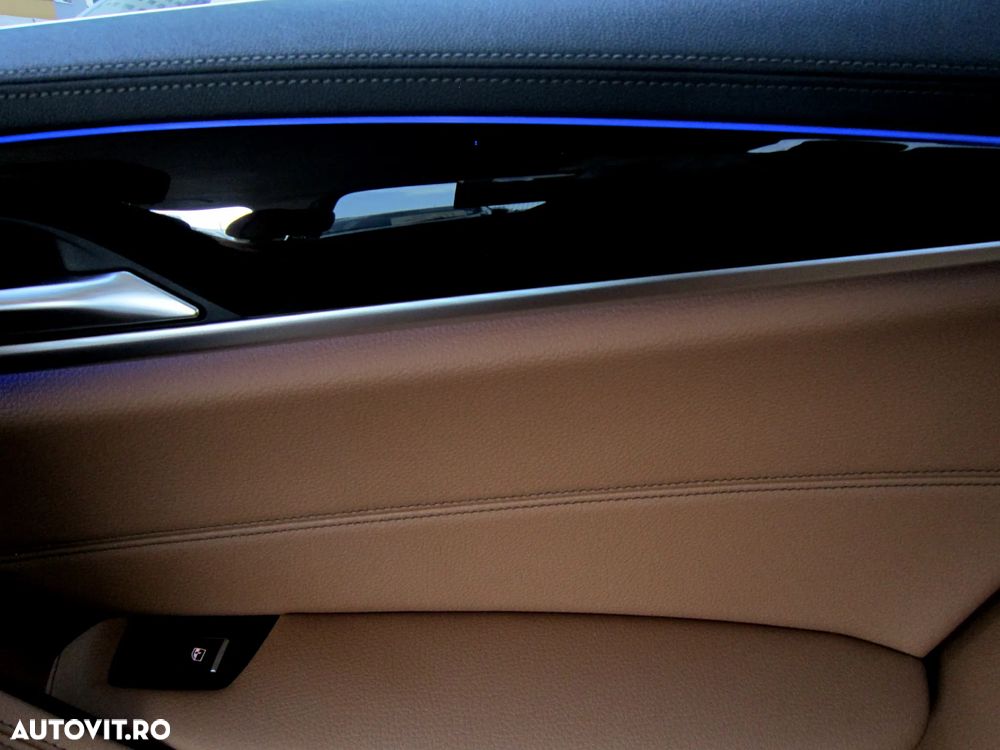 BMW Seria 5 520i Aut. Luxury Line - 24