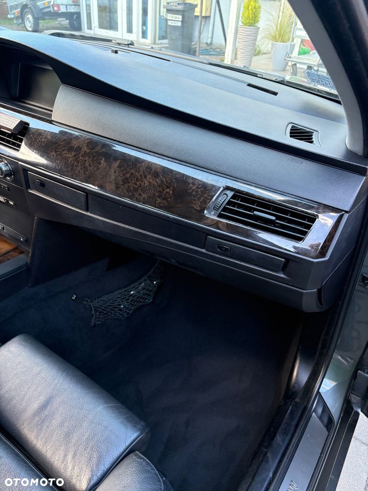 BMW Seria 5 525d - 24