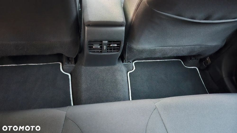 Toyota Corolla - 12