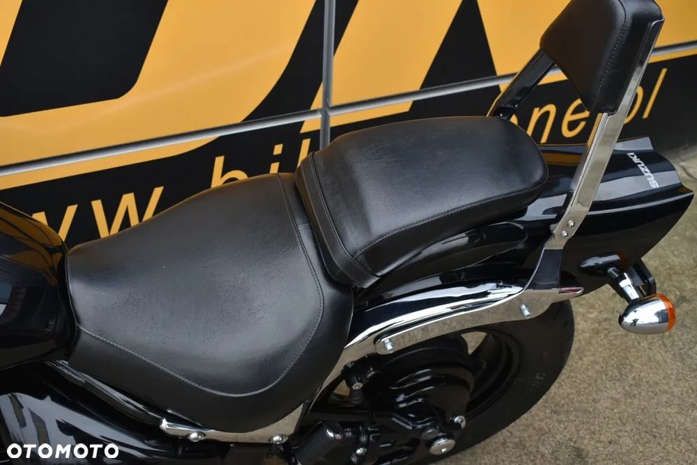 Suzuki Intruder - 13