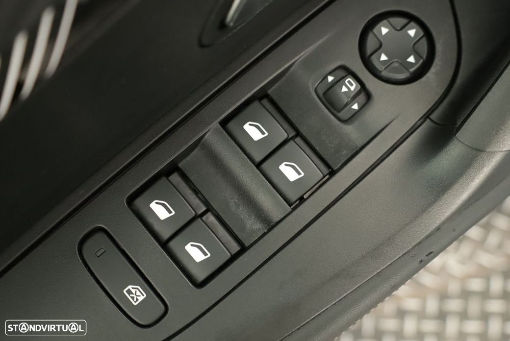 Peugeot 2008 1.2 PureTech Allure - 21