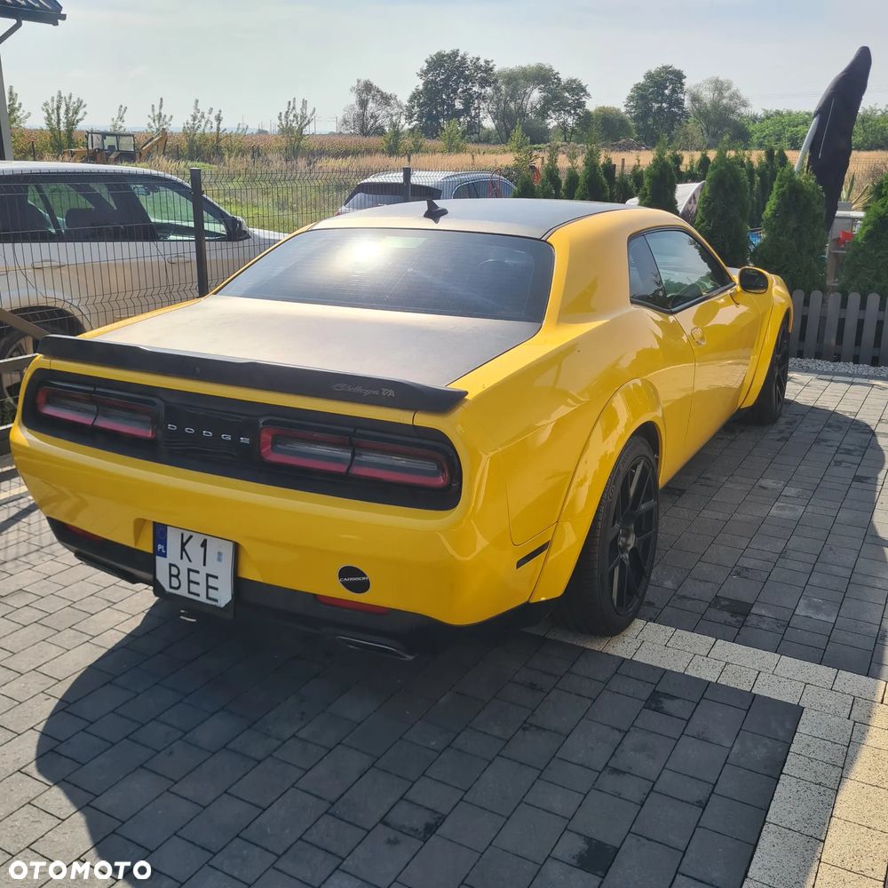Dodge Challenger - 2