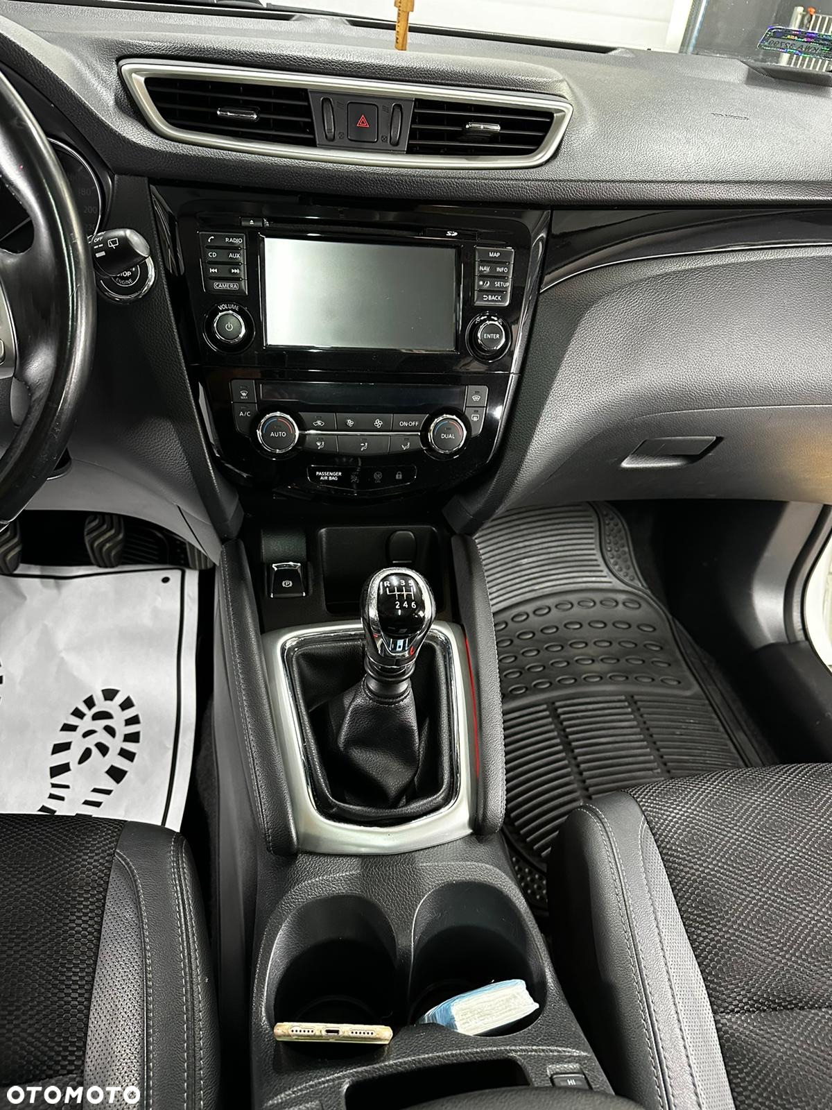 Nissan Qashqai 1.6 DCi 4x4 Tekna - 16