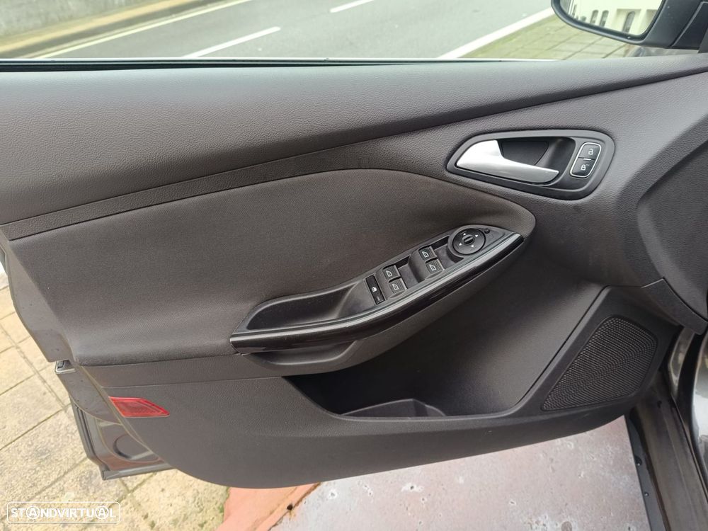 Ford Focus 1.0 SCTi ST-Line - 4