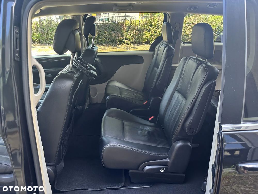 Chrysler Town & Country 3.6 Limited - 6
