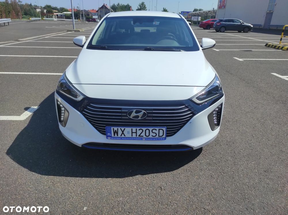 Hyundai IONIQ - 3