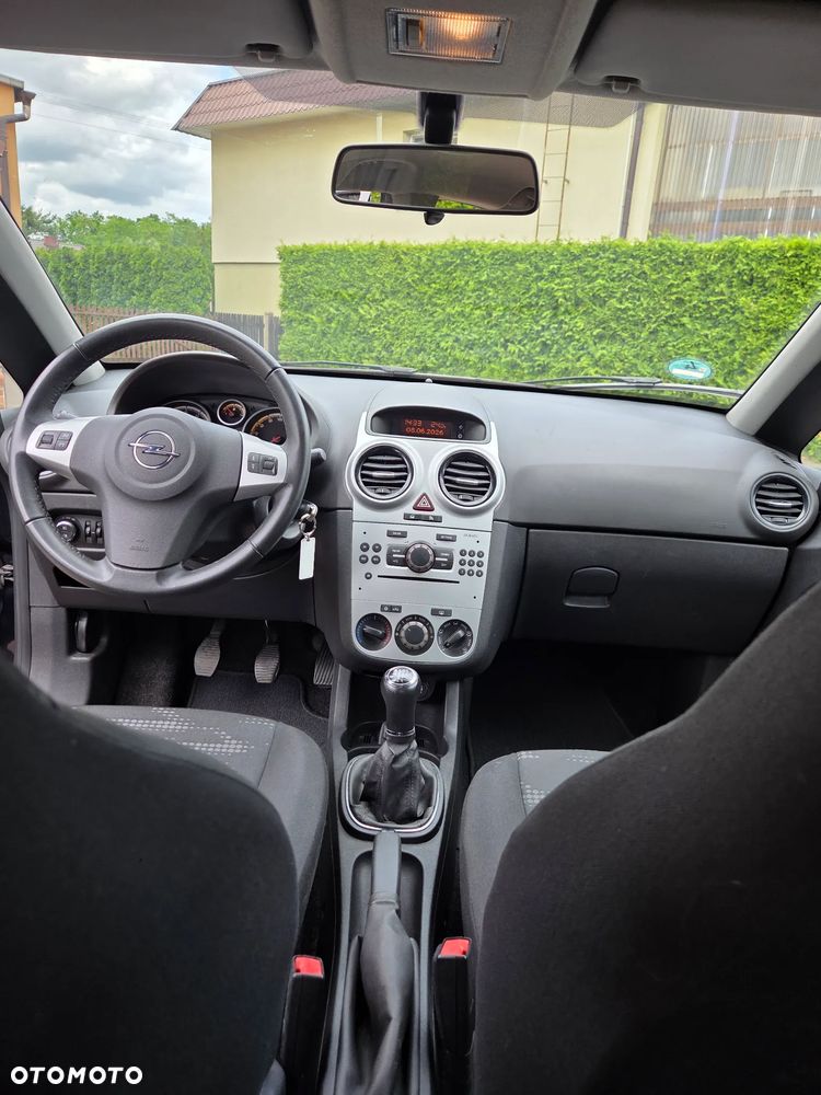 Opel Corsa 1.4 16V Satellite - 32