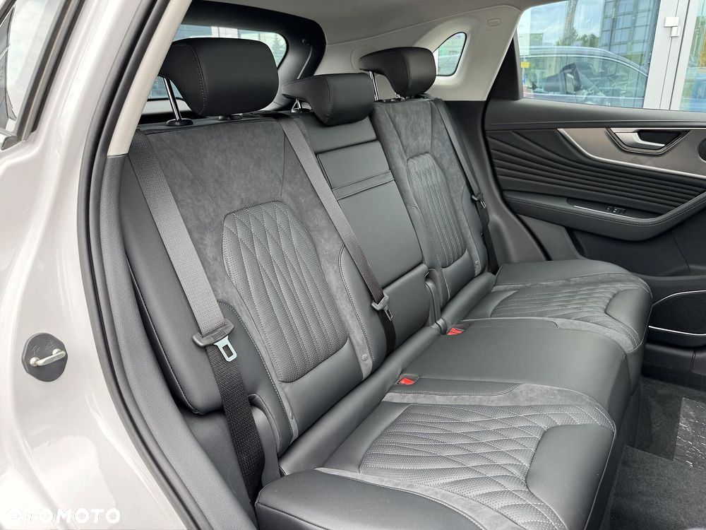Hongqi HS5 - 11