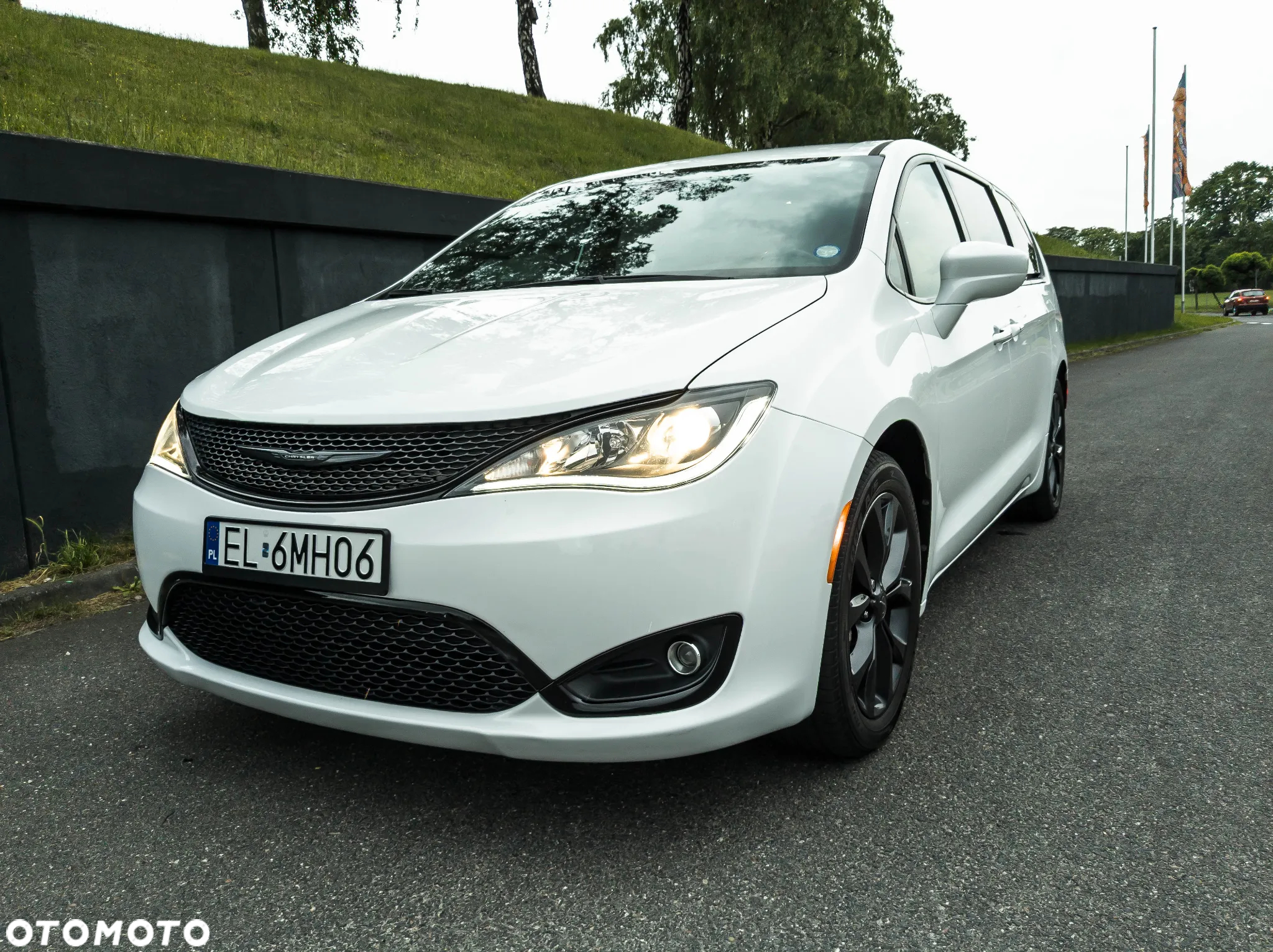 Chrysler Pacifica - 2