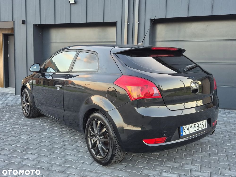 Kia ProCeed - 13