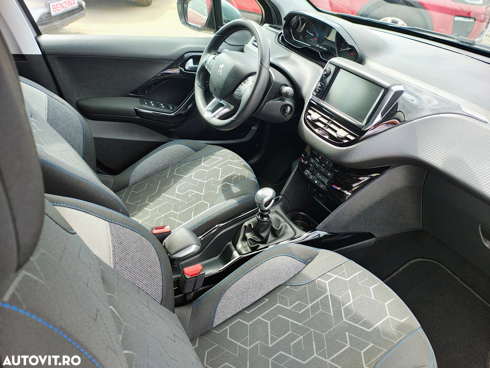 Peugeot 2008 PureTech 110 Style - 19