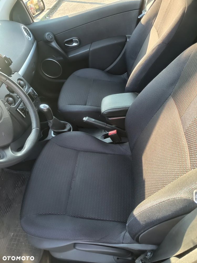 Renault Clio 1.2 16V All Inclusive - 9