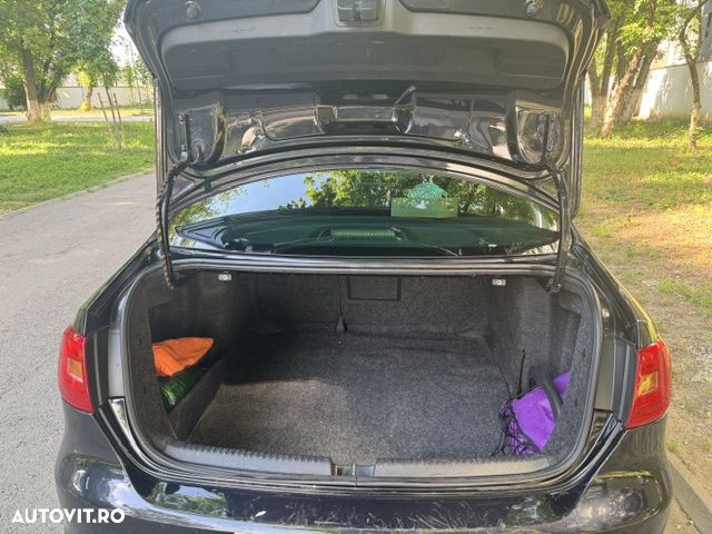 Volkswagen Jetta 1.6 TDI DPF Comfortline - 18