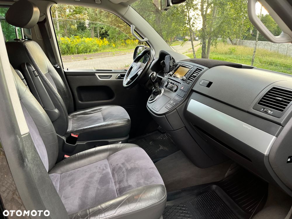 Volkswagen Multivan - 31