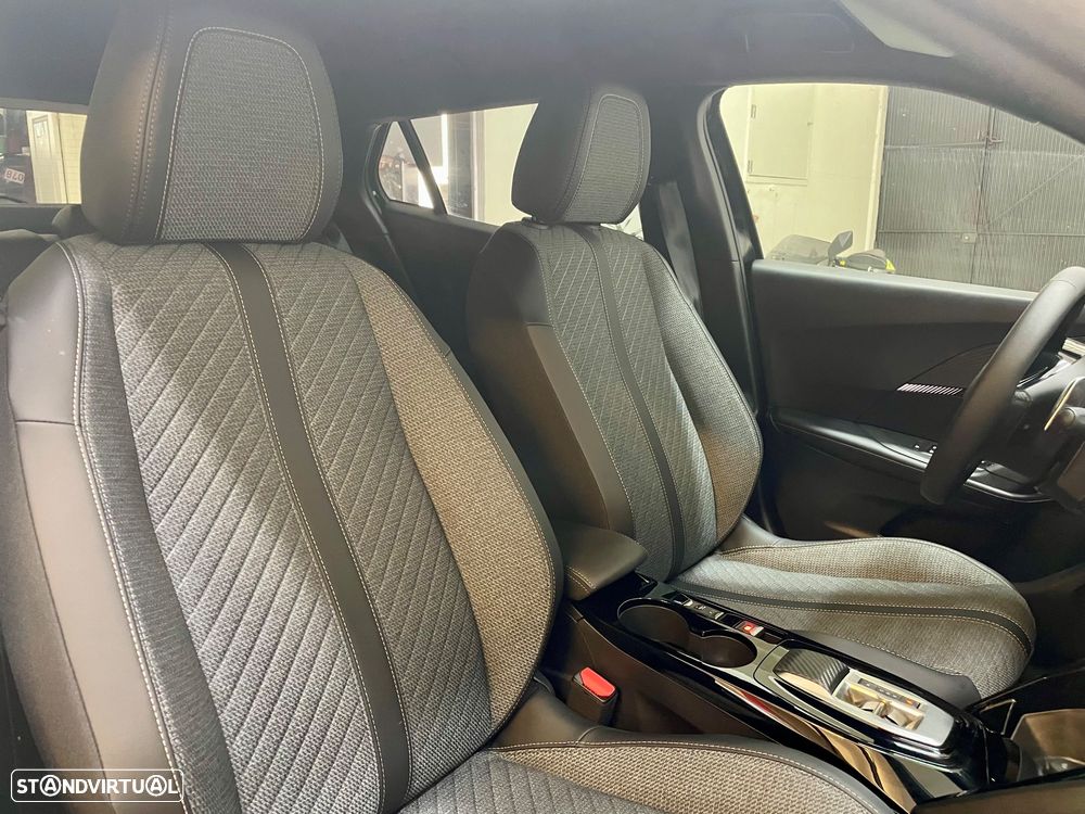 Peugeot 2008 1.2 Hybrid Allure e-DCS6 - 37