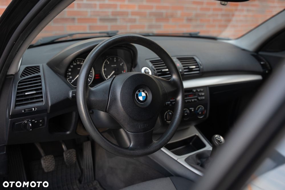 BMW Seria 1 118d - 22