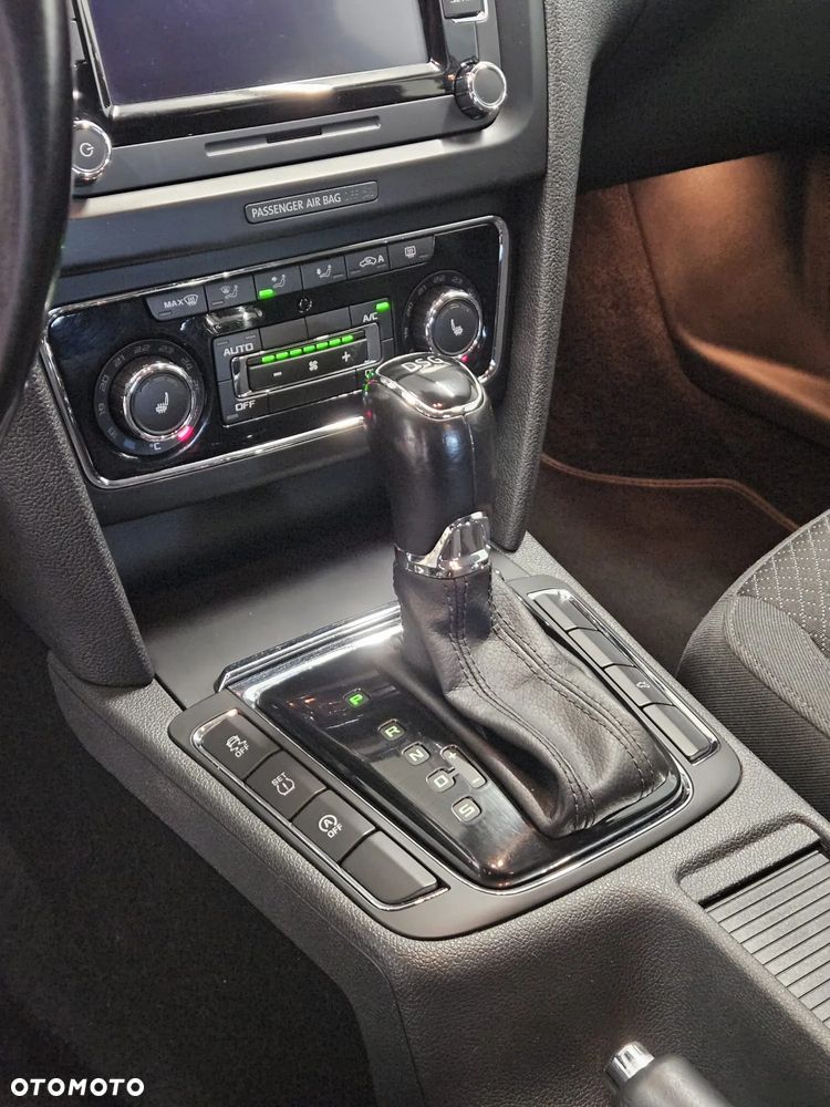 Skoda Superb 2.0 TDI Elegance DSG - 14