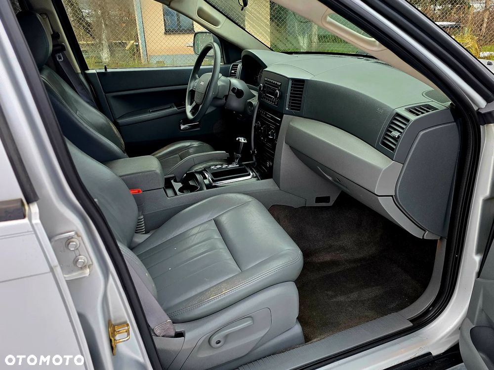 Jeep Grand Cherokee - 12