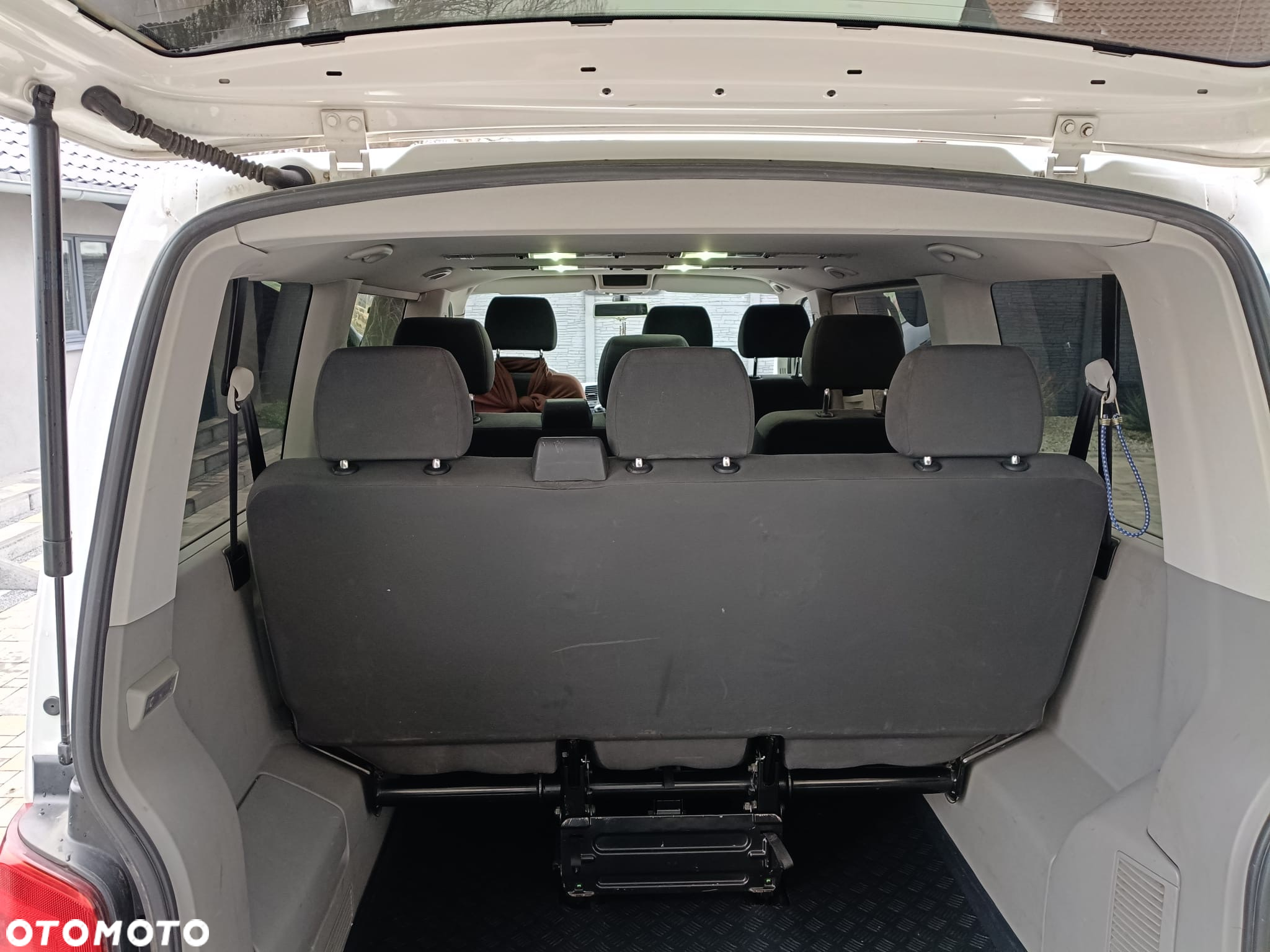 Volkswagen Caravelle - 7