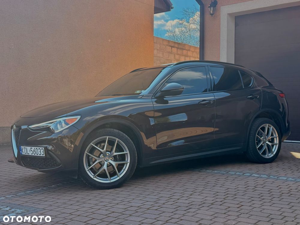 Alfa Romeo Stelvio 2.0 Turbo 16V AT8-Q4 Ti - 4