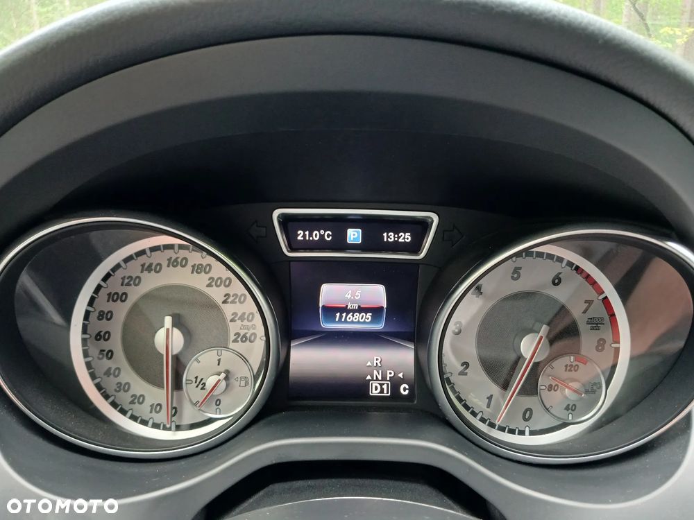 Mercedes-Benz GLA 200 7G-DCT AMG Line - 16