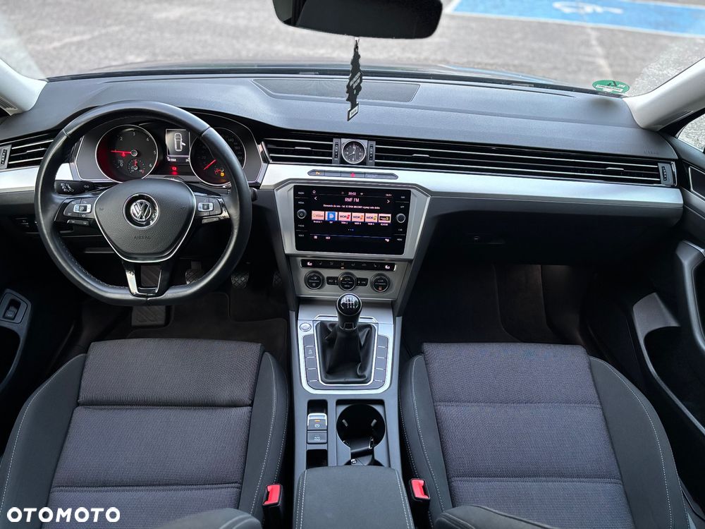 Volkswagen Passat - 15