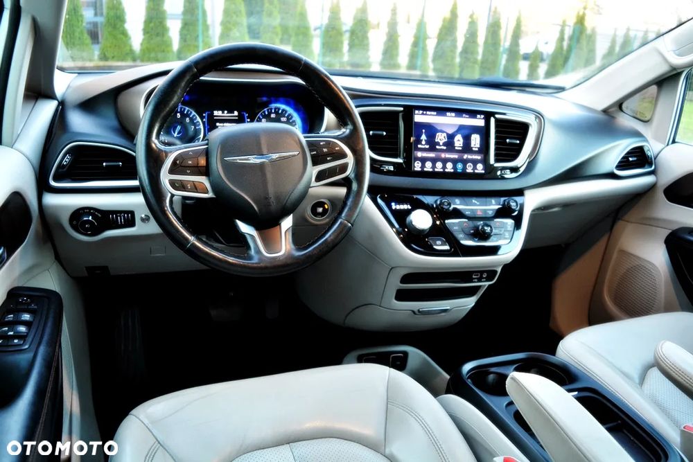 Chrysler Pacifica - 5