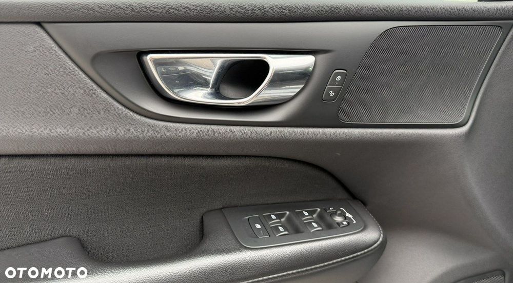 Volvo V60 D4 AWD Geartronic Momentum Pro - 34