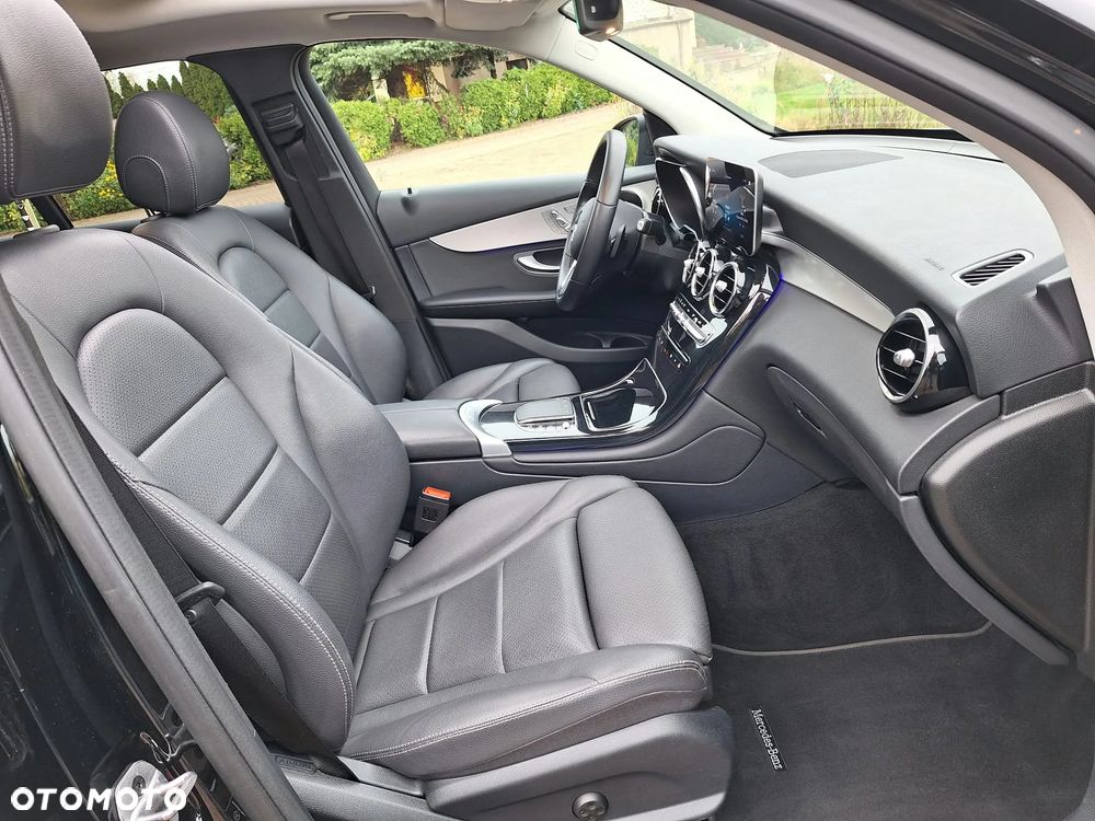 Mercedes-Benz GLC 220 d 4Matic 9G-TRONIC AMG Line - 29