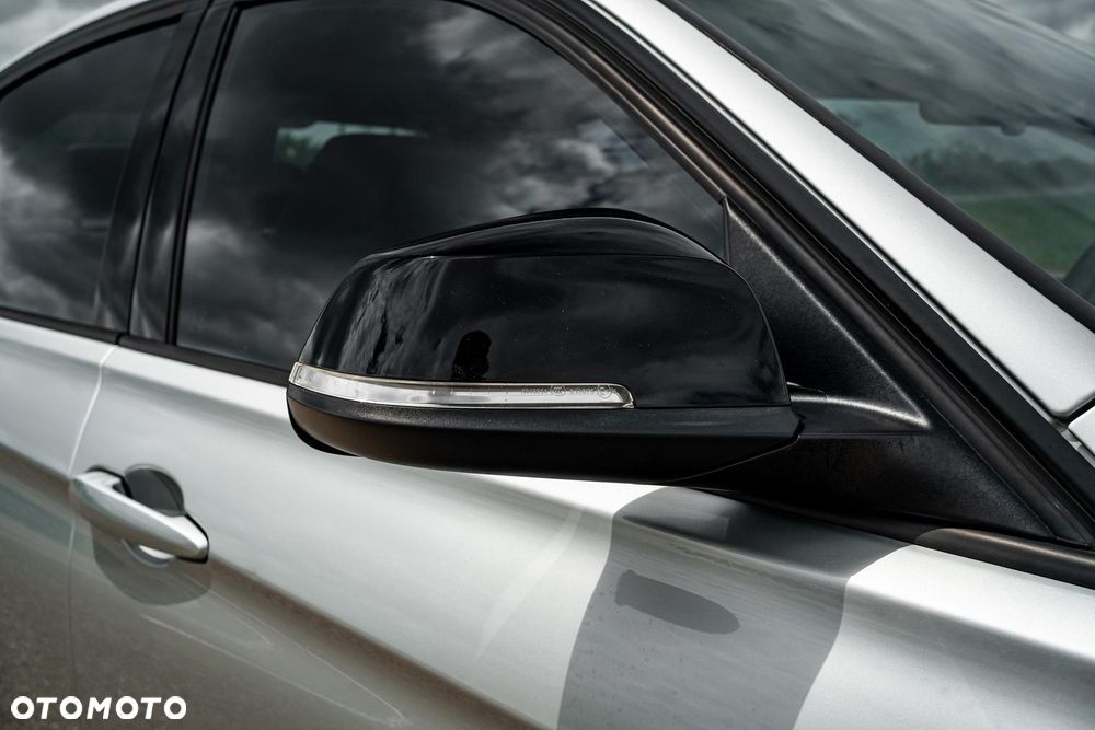 BMW Seria 3 330i Sport Line Shadow - 28