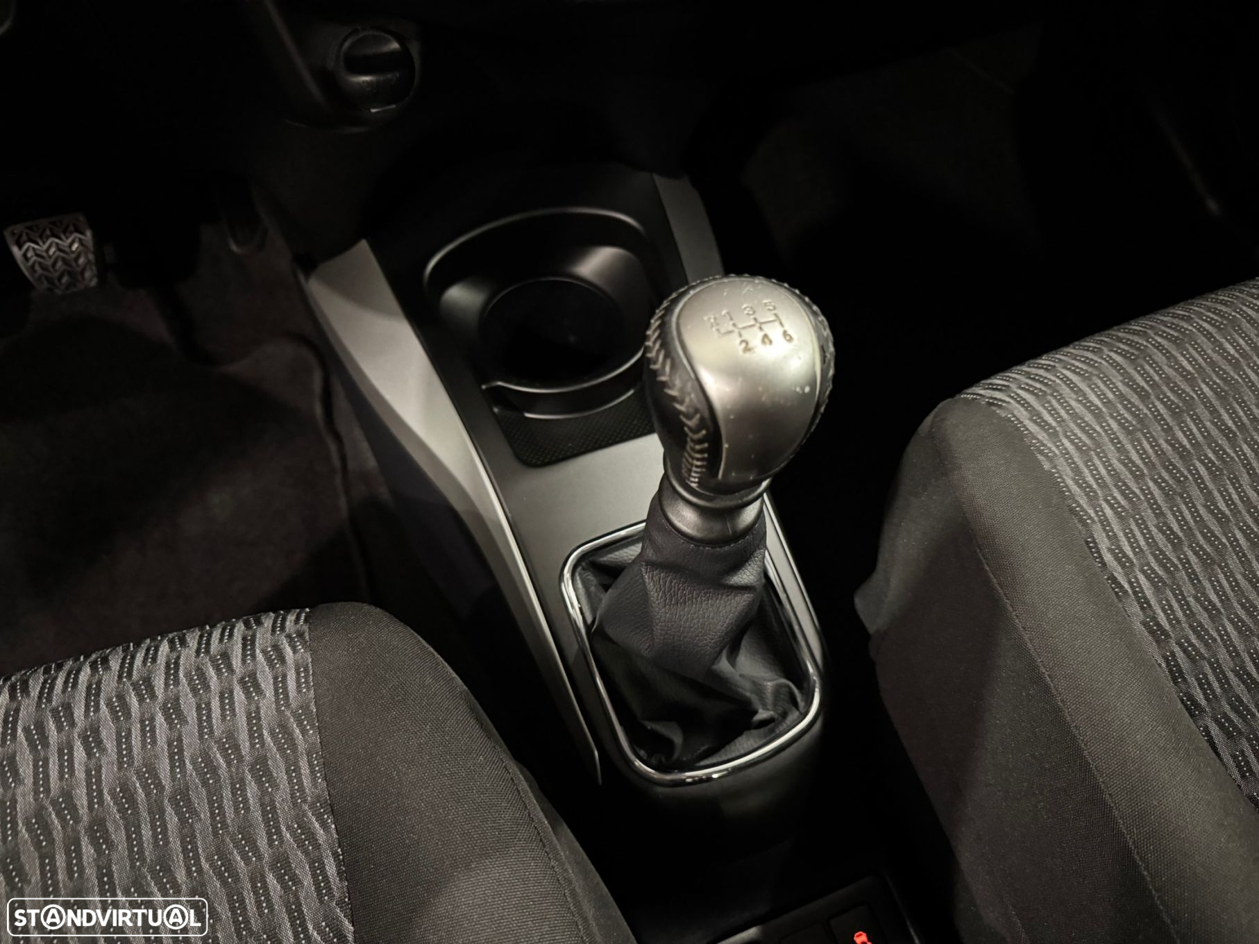 Toyota Yaris 1.4 D-4D ACtive+AC - 38