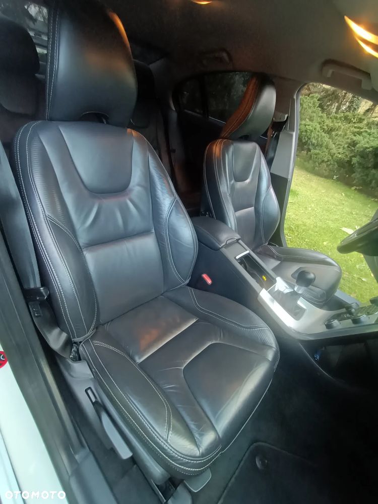 Volvo S60 D4 R-Design - 13