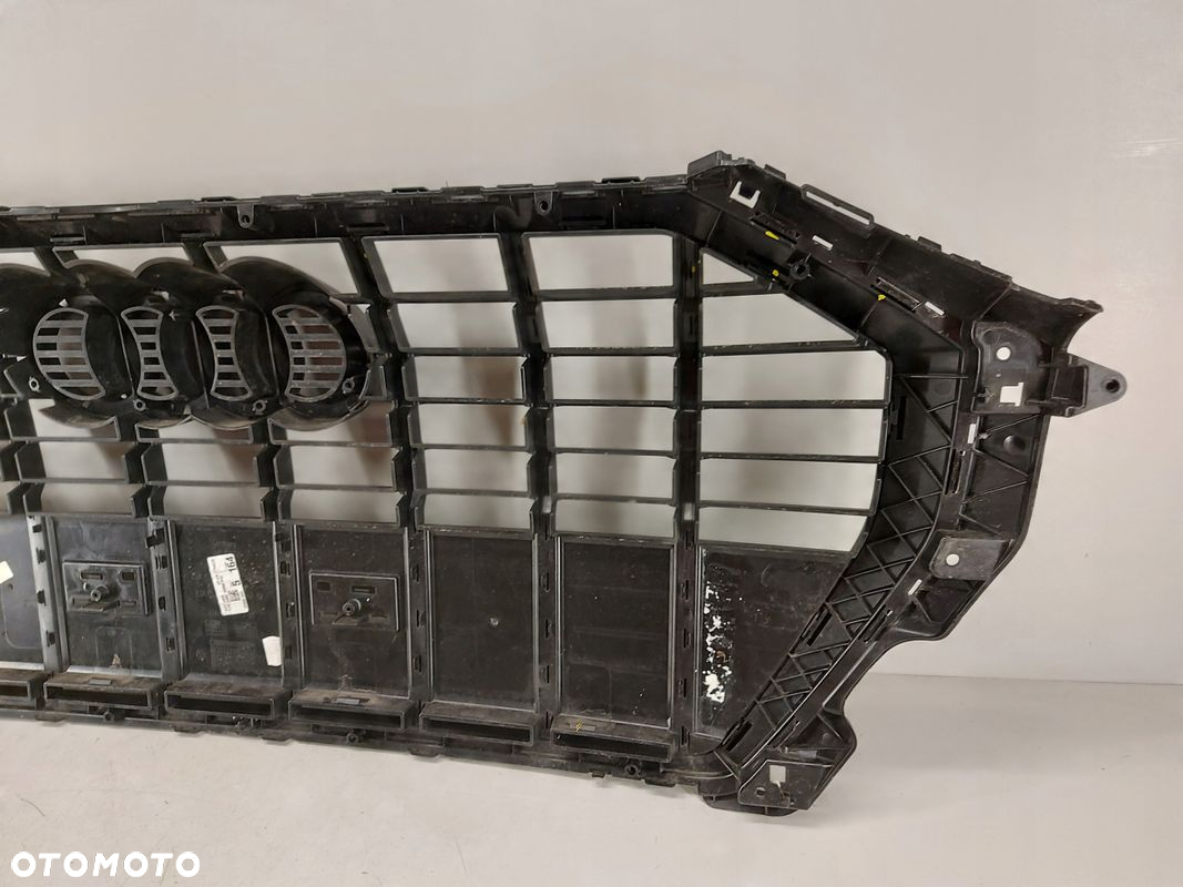 Audi Q3 2 II 83A grill Atrapa - 12