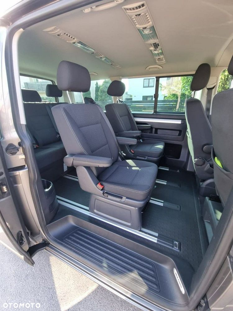 Volkswagen Multivan - 13