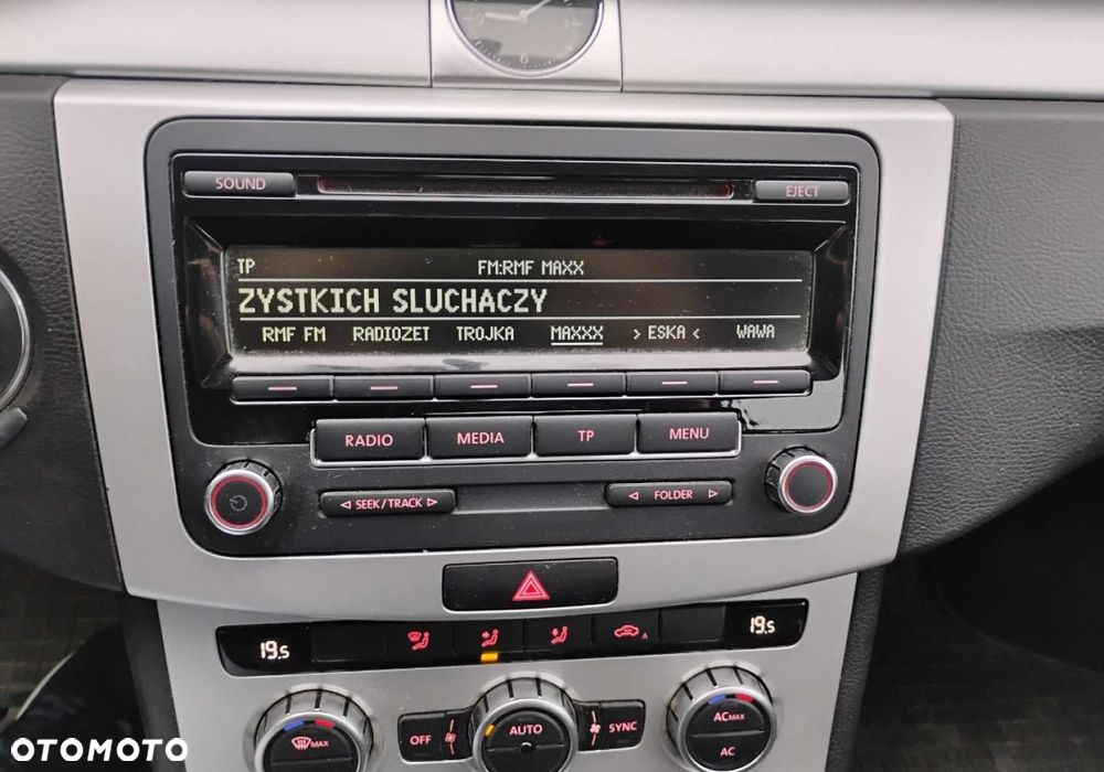 Volkswagen Passat - 15
