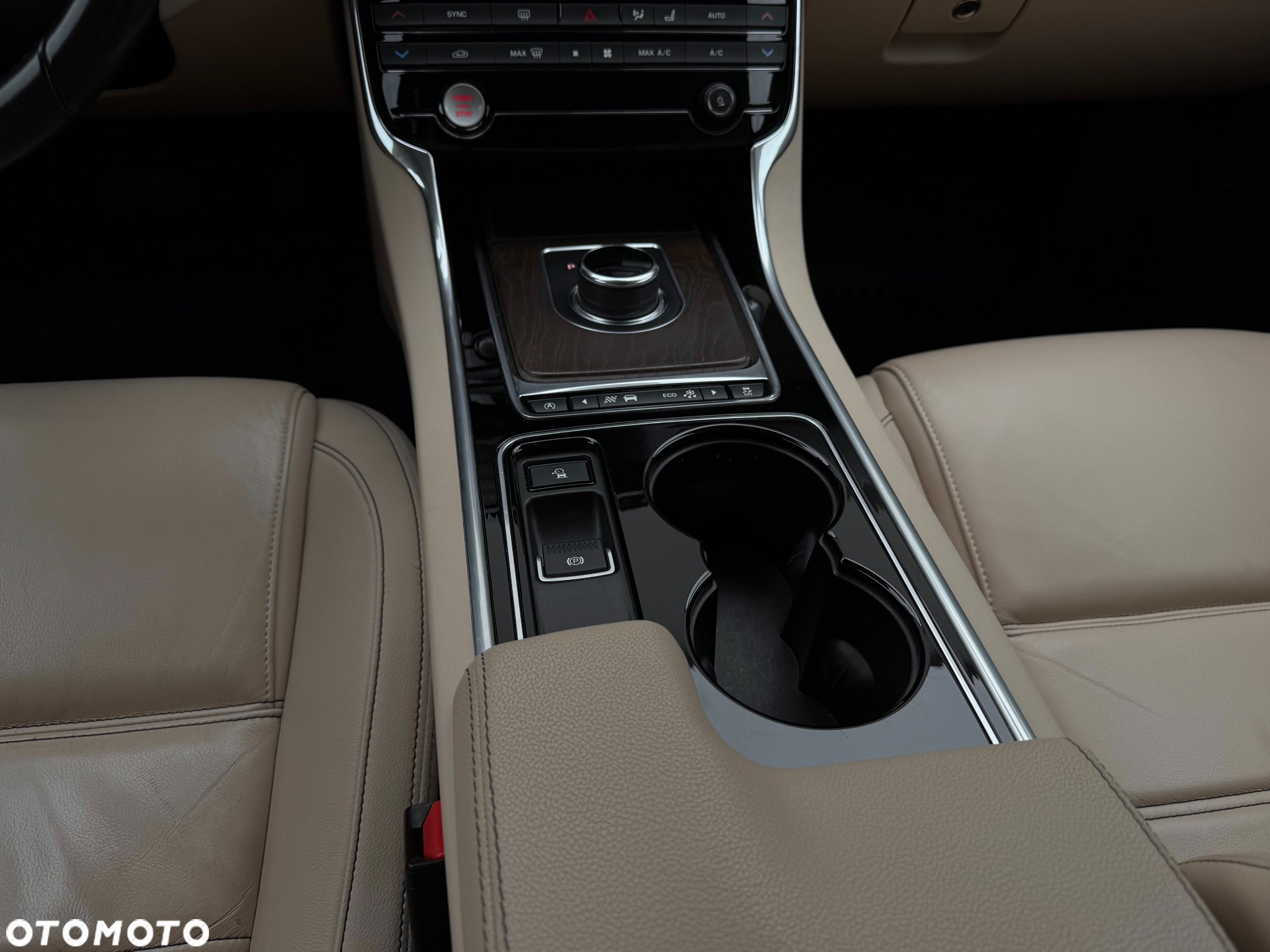 Jaguar XE 2.0 D Prestige - 17