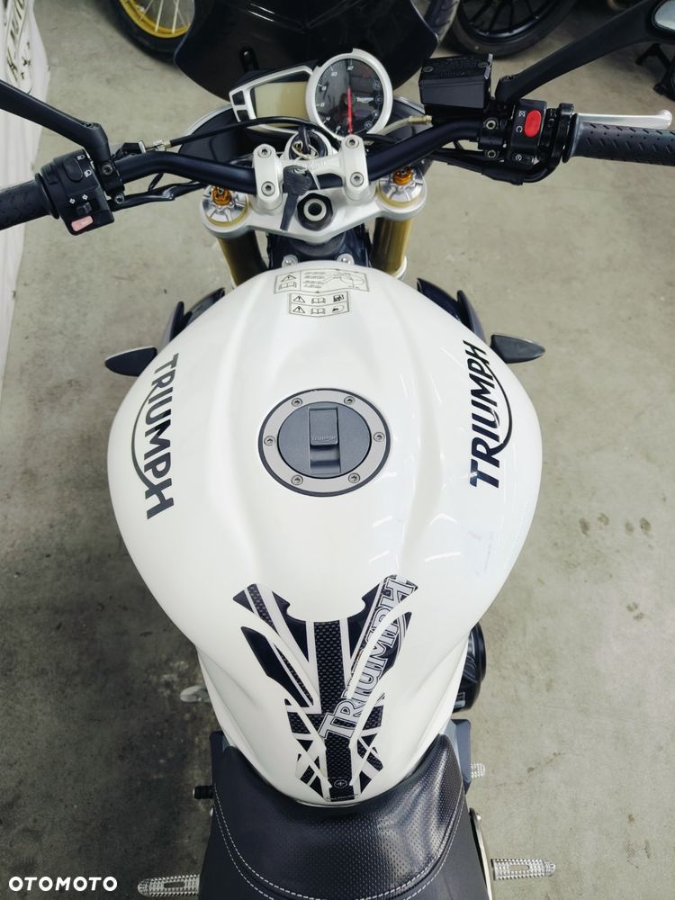 Triumph Street Triple - 13
