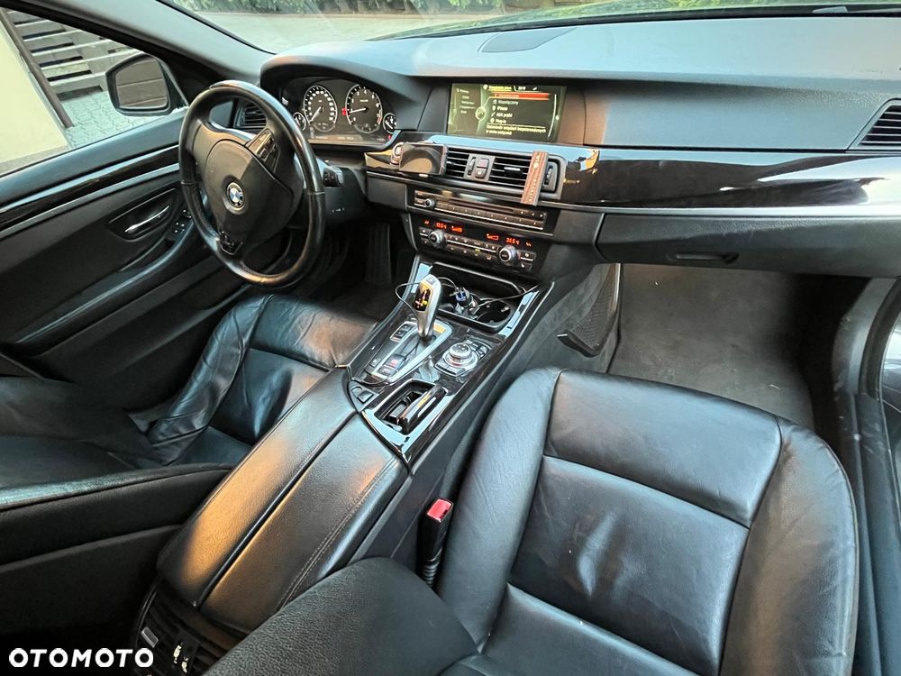 BMW Seria 5 528i xDrive - 10
