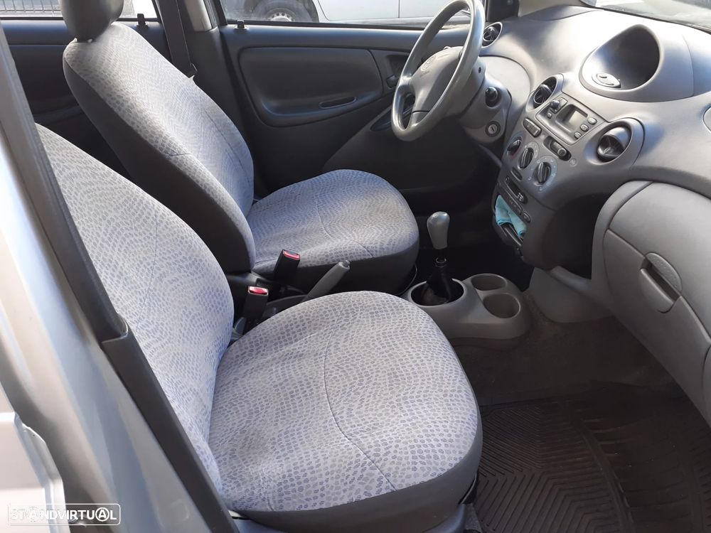 Toyota Yaris 1.0 Base C/Radio - 4