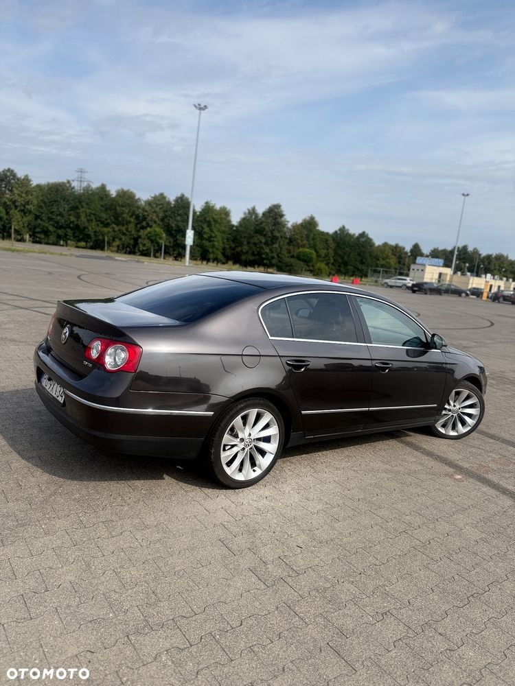 Volkswagen Passat 2.0 TDI DPF Highline - 4