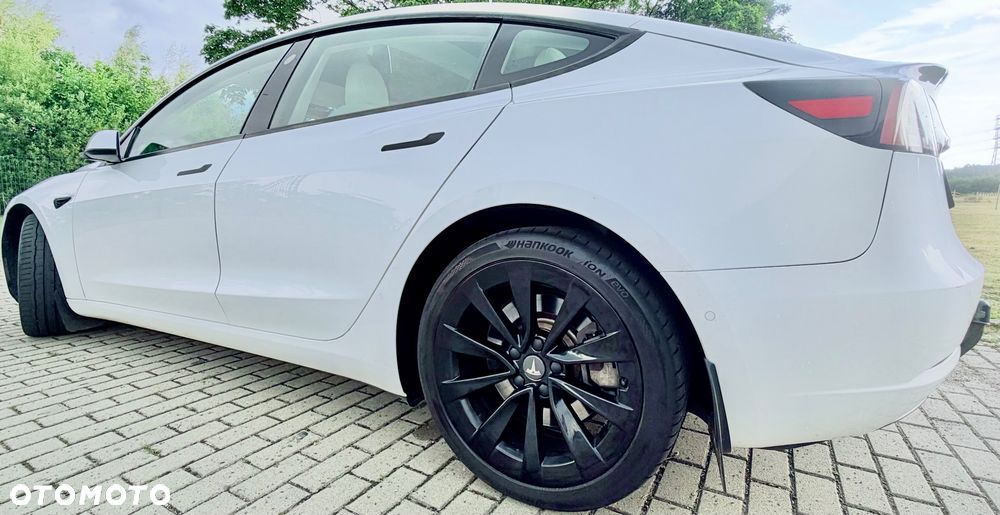 Tesla Model 3 - 4