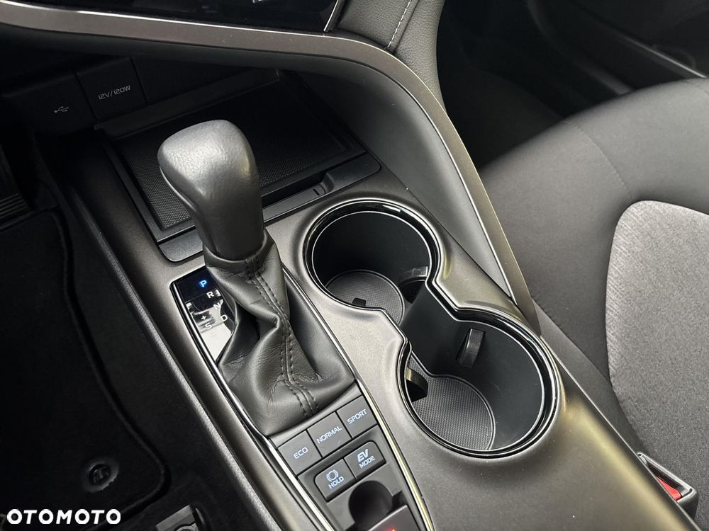 Toyota Camry 2.5 Hybrid Comfort CVT - 25