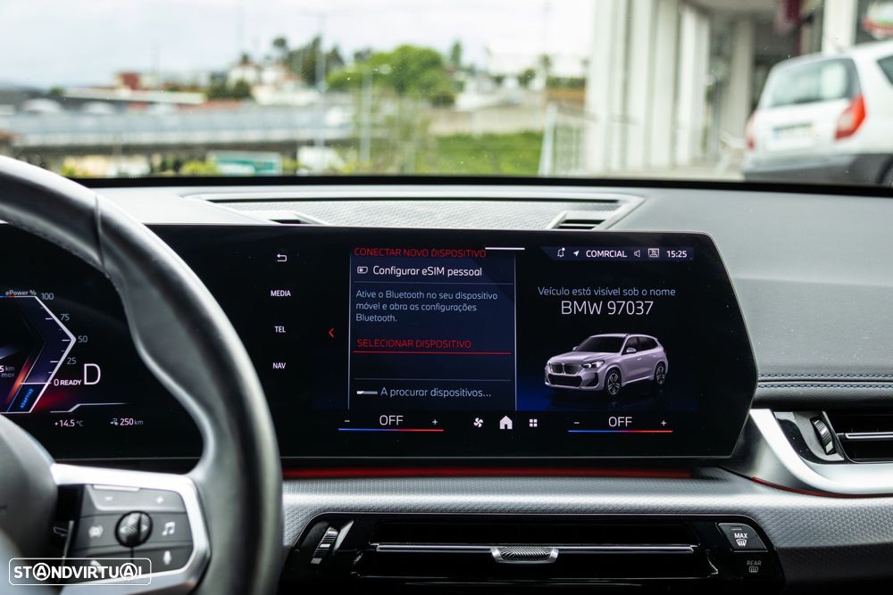 BMW iX1 eDrive20 Pack Desportivo M - 39