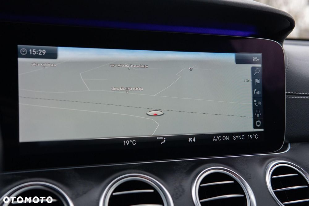 Mercedes-Benz Klasa E 220 d 4Matic 9G-TRONIC AMG Line - 18