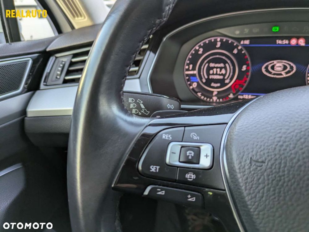 Volkswagen Passat - 13