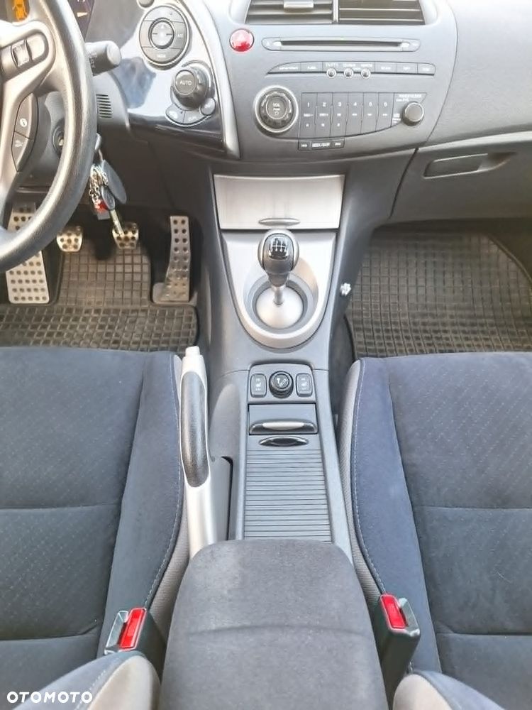 Honda Civic 1.8 Executive - 23